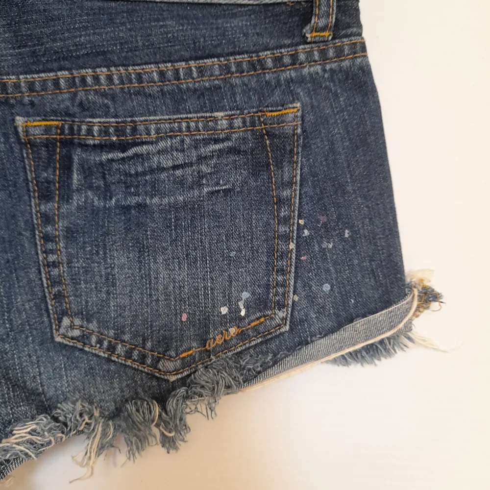 ● AEROPOSTALE | CUT OFF & PAINT DOTS SHORT - Picture 16 of 16